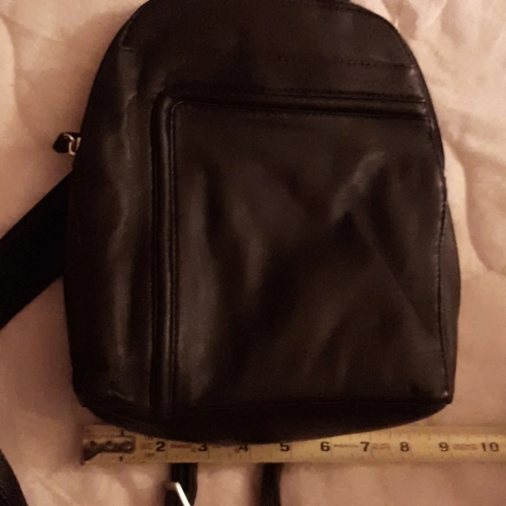 New Wilsons Leather black backpack